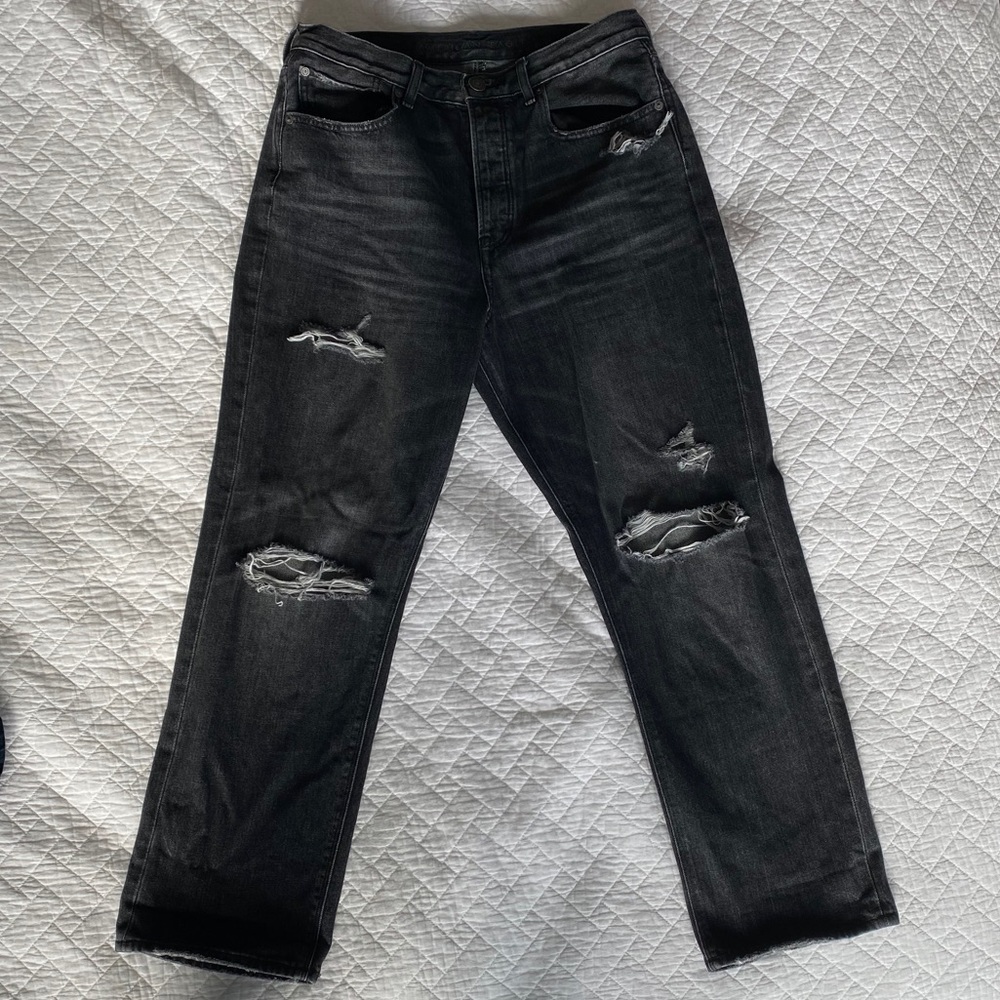 American Eagle Relaxed Ripped Mom Jean
